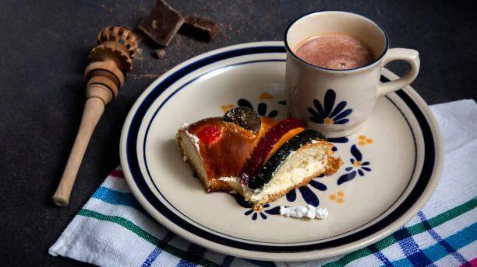 rosca de reyes y chocolate